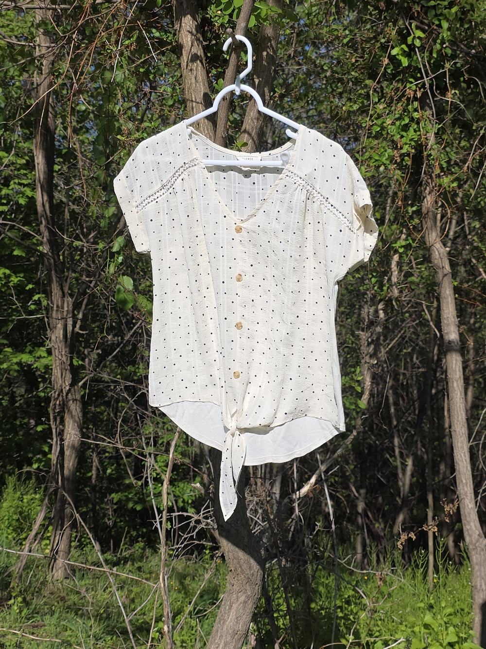 Women's Cream Eyelet Button-Front Tie-Hem Blouse